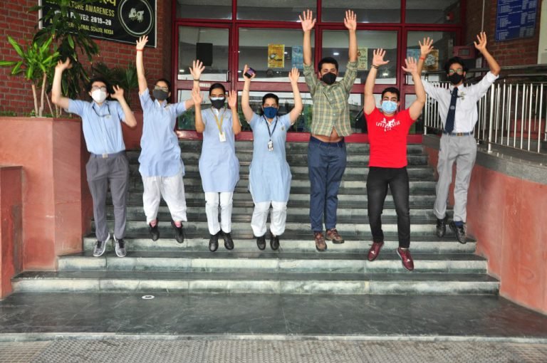 सीबीएसई परीक्षा परिणाम: 12वीं में पहली बार 99.37 छात्र उत्तीर्ण, लड़कियां रहीं आगे
