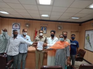 वेंडर्स की जीविका पर हो रहे हमले के खिलाफ अपर पुलिस उपायुक्त रणविजय सिंह से मिला सीटू का प्रतिनिधिमंडल