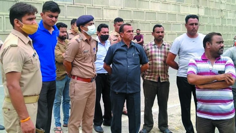 भाकियू के नगर अध्यक्ष की दुकान में लाखों की चोरी