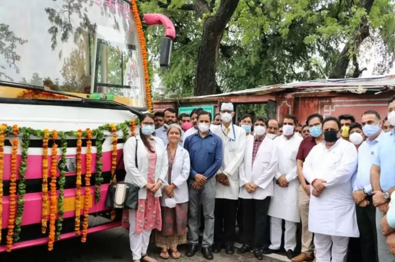 चिकित्सा मंत्री ने किया कैंसर डिटेक्शन वैन का शुभारंभ