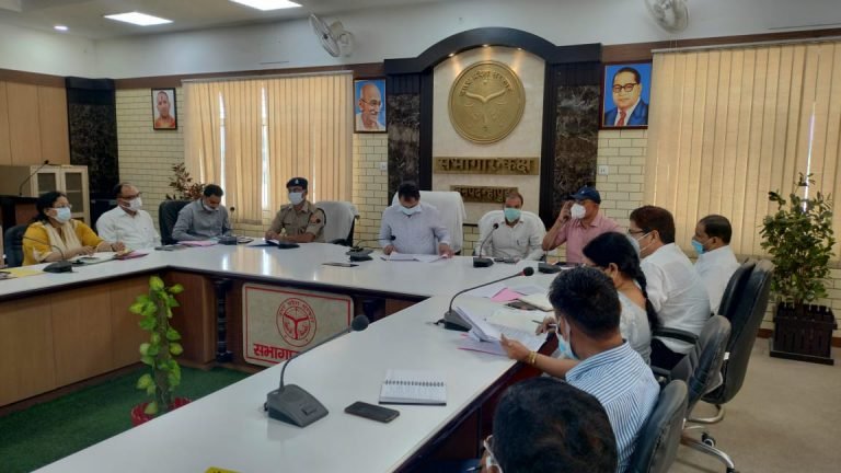 जनपद में सम्पन्न होने वाले टीजीटी/पीजीटी एवं बीएड प्रवेश की परीक्षा को सुचितापूर्ण सम्पन्न कराने को लेकर हुई आवश्यक बैठक