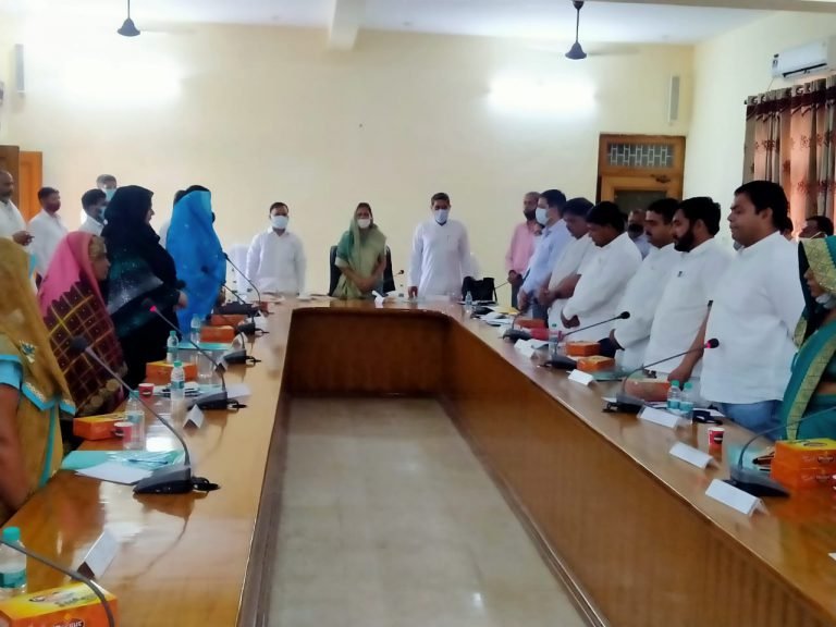 लोकसभा क्षेत्र मेरठ राजेंद्र अग्रवाल  व जिलाध्यक्ष रेखा नागर द्वारा की गई जिला पंचायत की बैठक