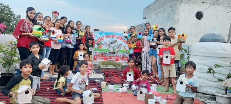 गौरैया बचाओ अभियान में नन्हे हाथों का योगदान