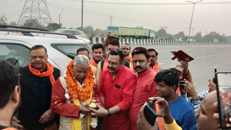 विश्व हिन्दू परिषद के अंतरराष्ट्रीय अध्यक्ष माननीय श्री रविन्द्र नारायण जी का विहिप द्वारा सम्मान