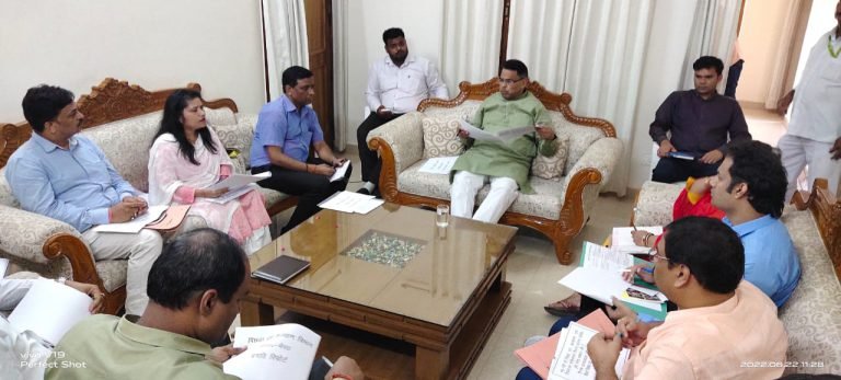 राज्यमंत्री स्वतंत्र प्रभार ने मेरठ मंडल के सभी अधिकारियों के साथ की समीक्षा बैठक