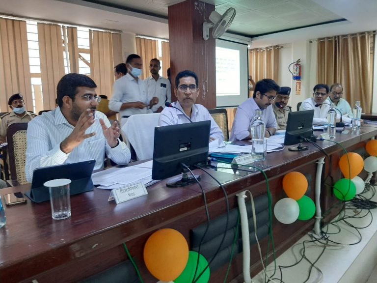 प्रमुख सचिव लोक निर्माण विभाग व नोडल अधिकारी की अध्यक्षता में संपन्न हुयी विकास कार्यों की समीक्षा बैठक