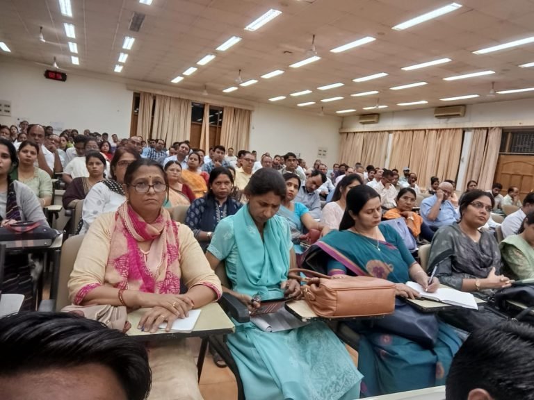 पूर्वदशम व दशमोत्तर योजनान्तर्गत विद्यालयो के स्तर से पात्र छात्रों के आवेदन पत्रों को अग्रसारित करने व अभ्युदय योजना में छात्रों का चयन किये जाने के सम्बन्ध में आहूत हुयी बैठक