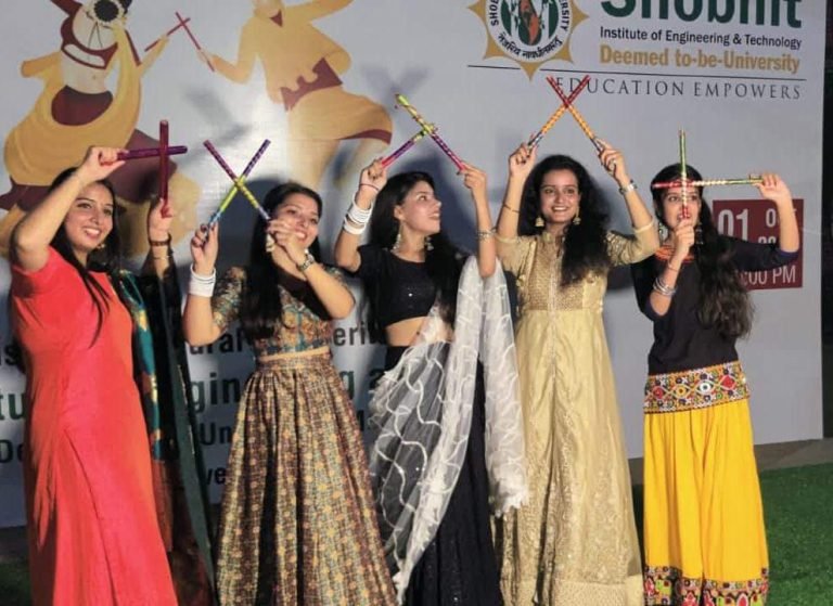 डांडिया नाइट में जमकर थिरके शोभित विश्वविद्यालय के छात्र