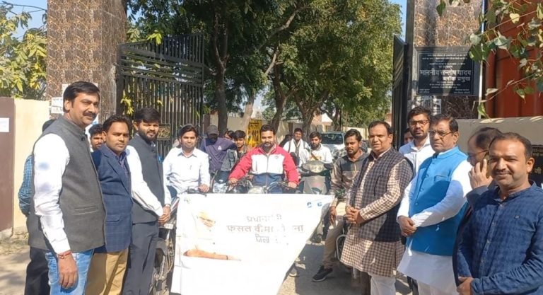 धौलाना में प्रधानमंत्री फसल बीमा योजना अंतर्गत सीएससी के माध्यम से बाइक रैली निकाली गई