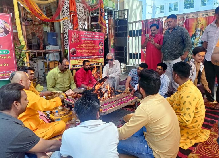 हनुमान जी जन्म उत्सव पर मां बगला मुखी धाम यज्ञशाला श्री दक्षिणेश्वरी काली पीठ मंदिर में हवन पूजन, सुंदरकांड पाठ एवं विशाल भंडारे का आयोजन