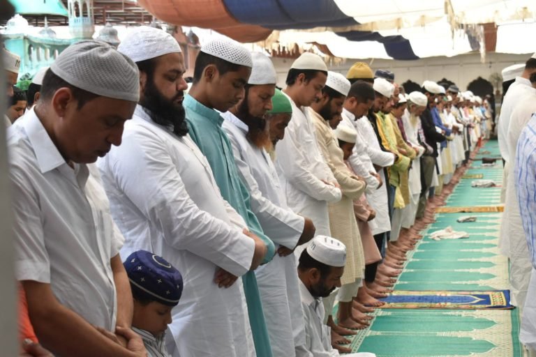 कडी सुरक्षा के बीच की गयी  बढी गयी अलविदा जुमा की नमाज