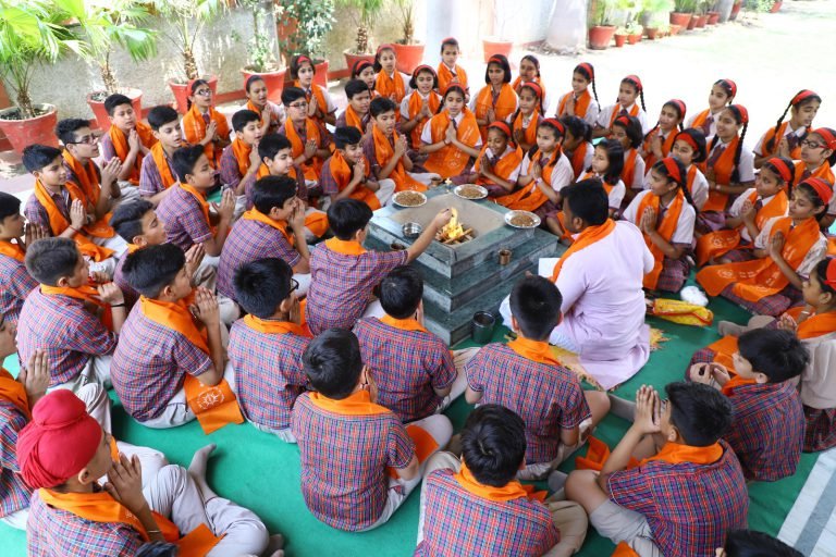 डीएवी पब्लिक स्कूल में स्थापना दिवस पर विशेष यज्ञ का आयोजन
