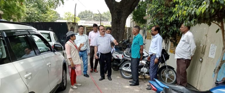 प्रबन्ध निदेशक ने किया क्षेत्रीय कार्यालय एवं विद्युत भण्डार केन्द्र का औचक निरीक्षण
