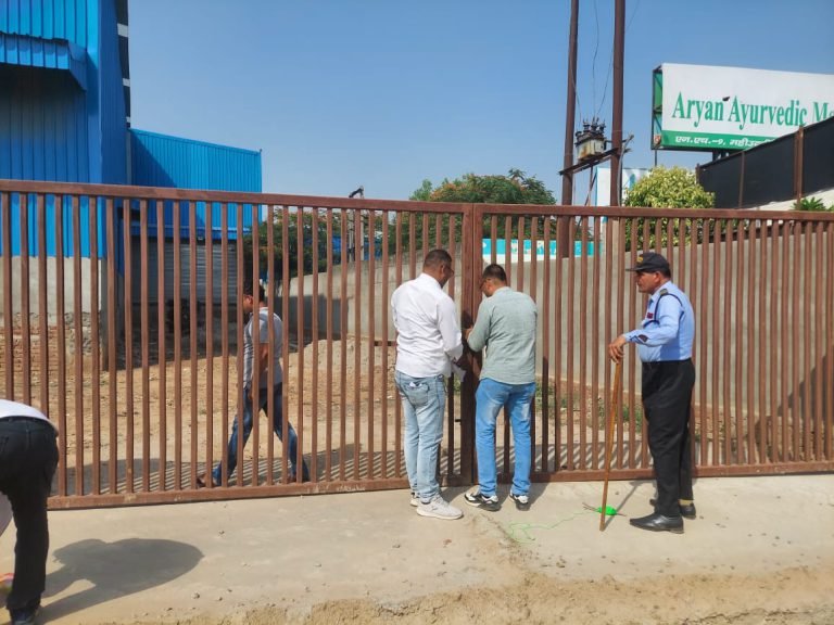अवैध निर्माण पर प्राधिकरण का चला चाबूक, निर्माणाधीन फैक्ट्री को किया सील