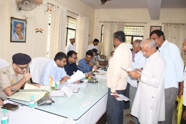 जिलाधिकारी की अध्यक्षता में तहसील मवाना में संपन्न हुआ सम्पूर्ण समाधान दिवस