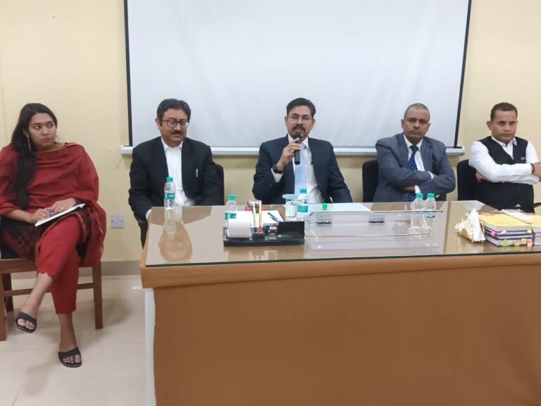 जनपद न्यायाधीश की अध्यक्षता में वृहद विधिक साक्षरता शिविर के आयोजन की तैयारी के संबंध में संपन्न हुई बैठक
