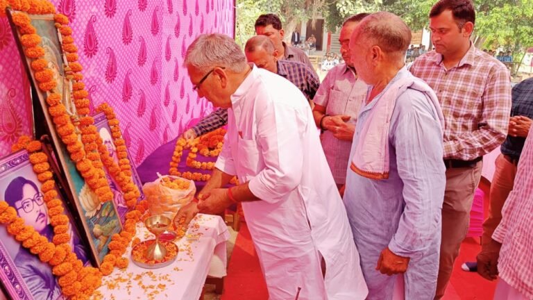 धौलाना तहसील के शाहपुर फगौता स्थित बापा रावल हायर सेकेंड्री स्कूल में पुरातन छात्र सम्मान समारोह का आयोजन किया गया