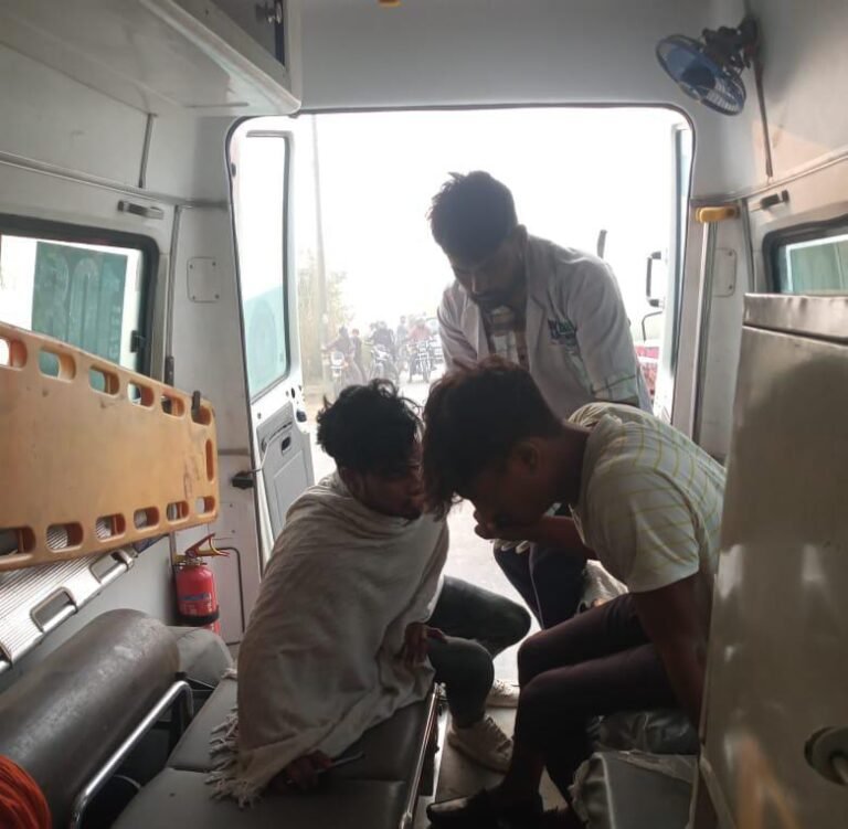 दो बाईकों की आपस में भिड़ंत 3 जख्मी;मौके पर पहुंची 108 एंबुलेंस