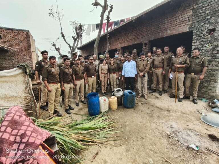हापुड, अमरोहा पुलिस, आबकारी टीम ने संयुक्त रूप से चलाया अभियान