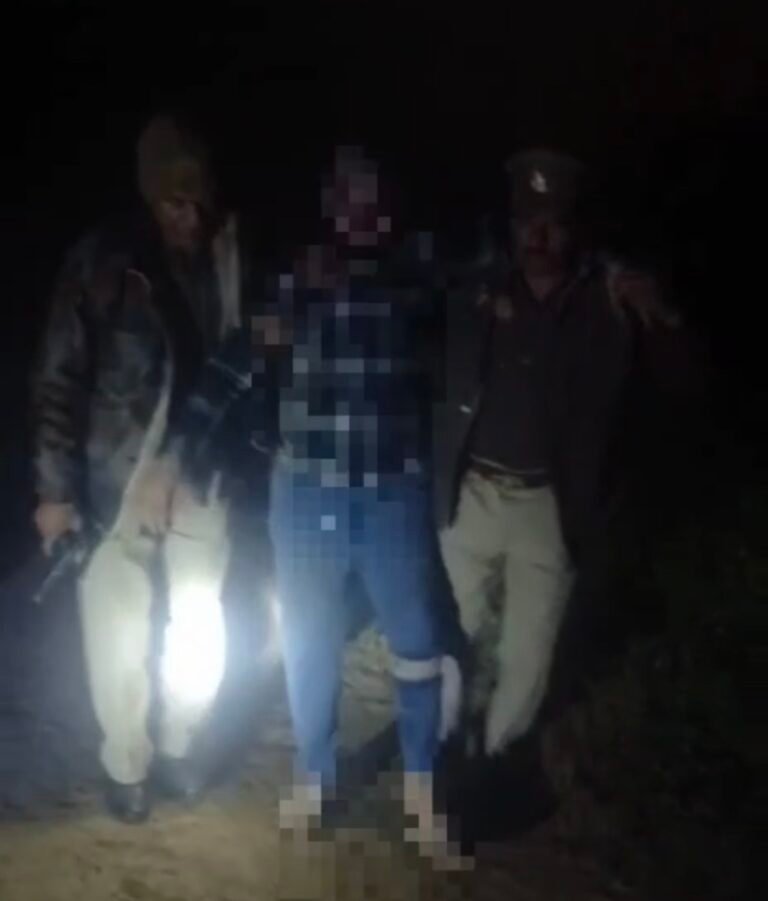पुलिस मुठभेड़ में जिला बदर बदमाश के पैर में लगी गोली