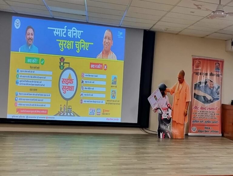 पखवाड़ा: कॉलेजों में छात्रों को पढ़ाया सड़क सुरक्षा का पाठ,छात्रों को दिलाई शपथ