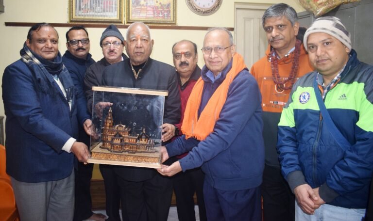 एमआईईटी ने सीओ 2 लेजर कटिंग मशीन से बना राम मंदिर का भव्य 3डी मॉडल औघड़नाथ मंदिर को भेंट किया