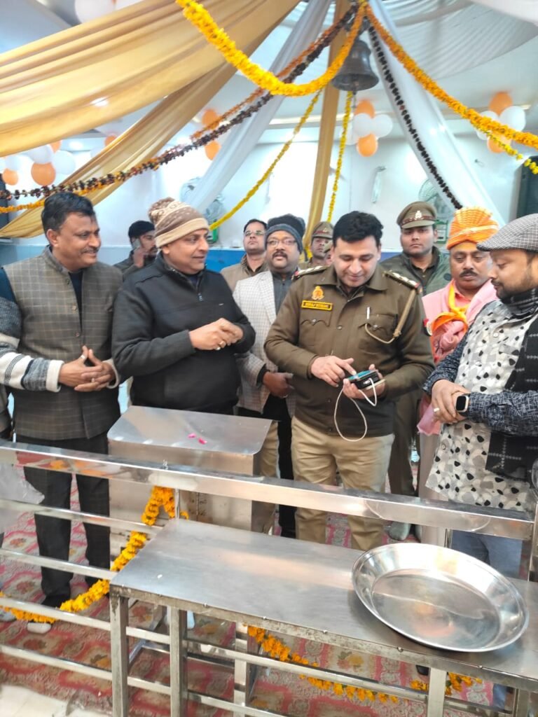 श्री राम लल्ला के अयोध्या आगमन पर श्री राधा बल्लभ मंदिर हापुड़ मे व्यापारियों द्वारा आयोजन किआ गया