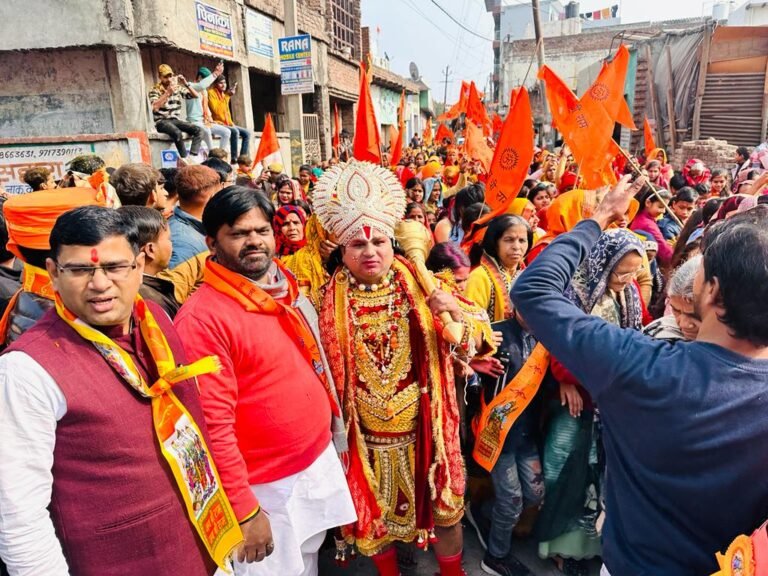 धौलाना मे पहली बार धूमधाम से निकाली भव्य विशाल भगवान श्रीराम की शोभायात्रा, कई हजारों की संख्या मे रामभक्त हुए शामिल।