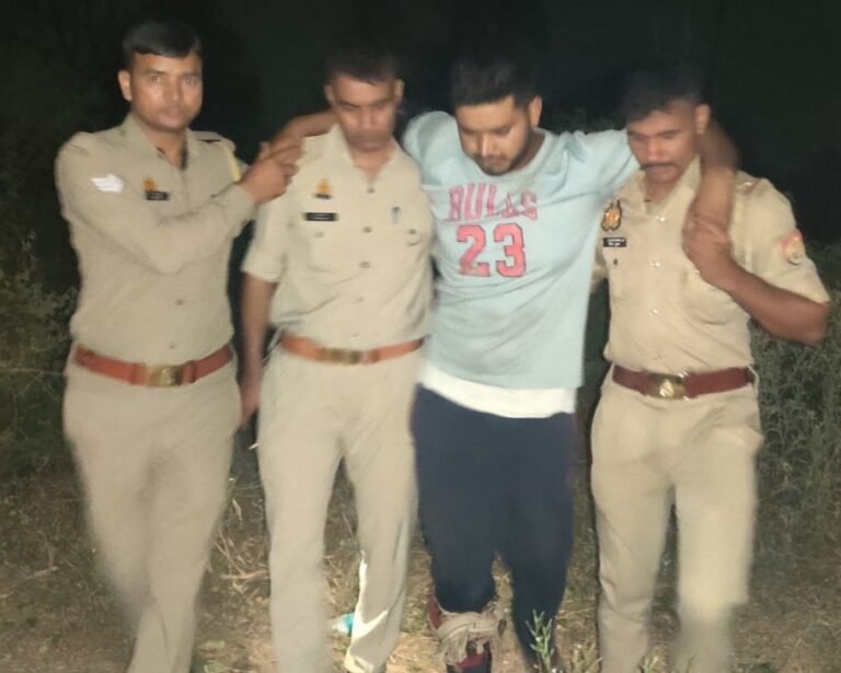 असलहा बरामदगी के दौरान आरोपी ने पुलिस पर चलाई गोली, झाड़ियों में छिपाया था तमंचा