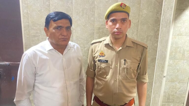 चैनल का मालिक बताकर पत्रकारों को धमकाने वाला गिरफ्तार, पत्रकारों को न्याय के लिए देना पड़ा धरना,लिखनी पड़ी खबर