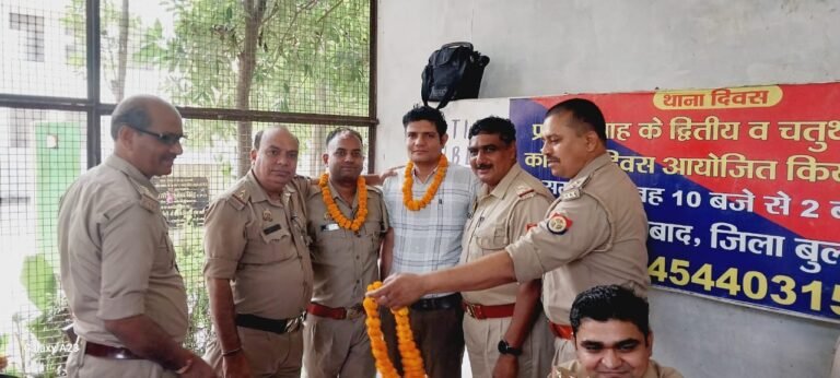 सीसीटीएनएस संभाल रहे कांस्टेबल विवेक राठी की हुई विदाई,फूल माला पहनाकर और भीनी भीनी आंखों से दी गई विदाई