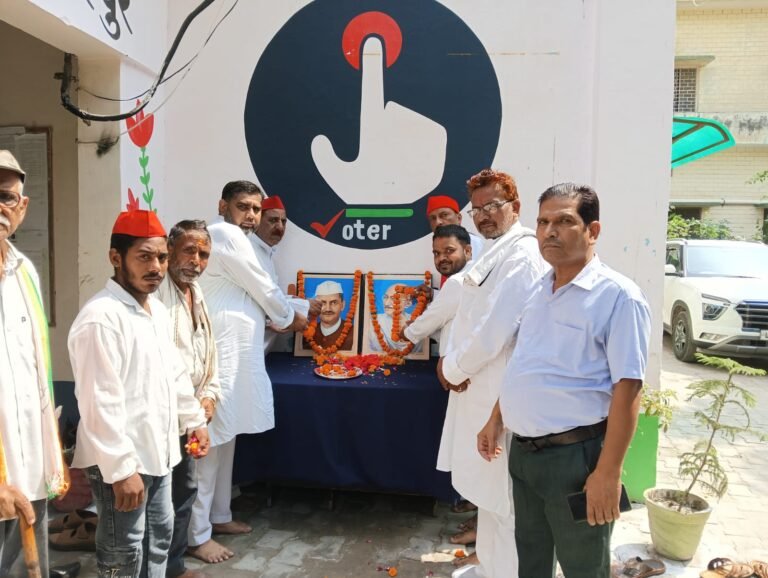 कांग्रेस, समाजवादी, पार्टी के कार्यकर्ताओं ने राष्ट्र पिता महात्मा गांधी और लाल बहादुर शास्त्री की मनाई जयंती