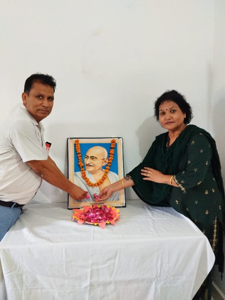 आरके पब्लिक स्कूल में महात्मा गांधी की जयंती धूम धाम से मनाई गई