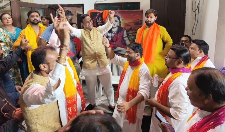 धूमधाम से निकली श्री राम बारात का धर्म पुरी में गुरु सेवको ने किया जोरदार स्वागत