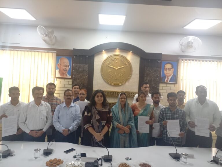 मा0 जिला पंचायत अध्यक्ष श्रीमती रेखा नागर एवं जिलाधिकारी महोदया श्रीमती प्रेरणा शर्मा की अध्यक्षता में 11 ग्राम पंचायत अधिकारियों को किए नियुक्त पत्र वितरित