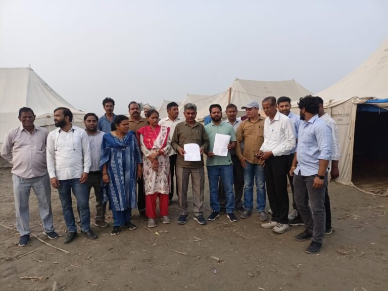 योगी राज में भाजपा विधायक बेलगाम, गढ़ विधायक की दबंगई से जिला पंचायत कर्मचारी परेशान