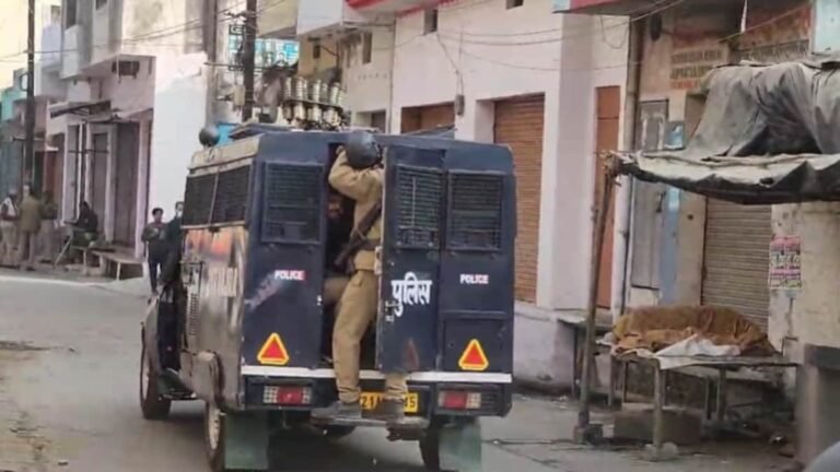 यूपी के संभल में शाही जामा मस्जिद के सर्वे के दौरान भड़की हिंसा में चार लोगों की मौत हो गई