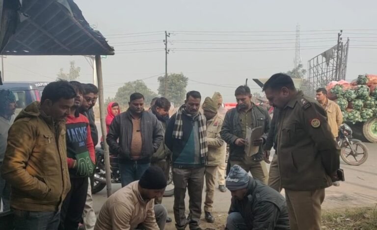 सिंमरौली में सड़क क्रॉस कर रहे मोर की अज्ञात वाहन की चपेट में आने से मौत