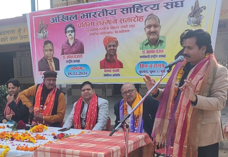प्रतिभाशाली होनहार छात्रों को सम्मानित किया गया