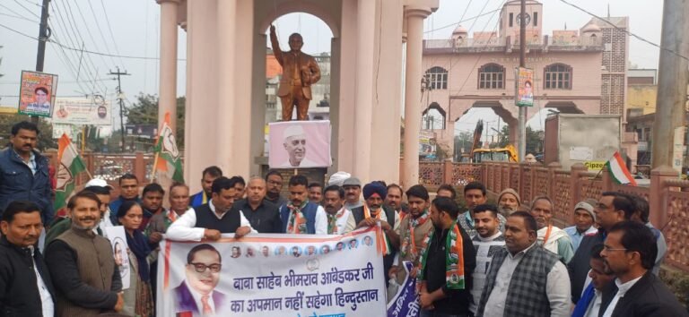 बाबा साहब पर टिप्पणी के खिलाफ कांग्रेसियों ने की अमित शाह के इस्तीफे की मांग