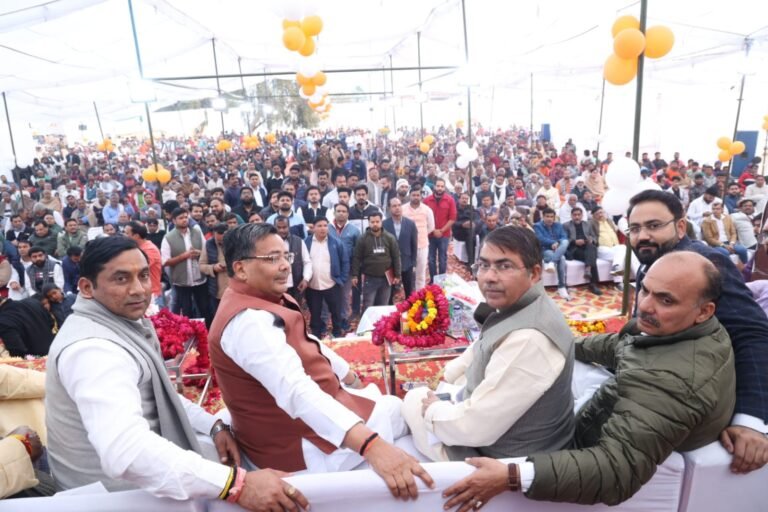 मंत्री पर्यटन एवं संस्कृति विभाग ने पांचली खुर्द स्थित धन सिंह कोतवाल स्मारक पर पहुंचकर किया कोतवाल धन सिंह की प्रतिमा का माल्यार्पण