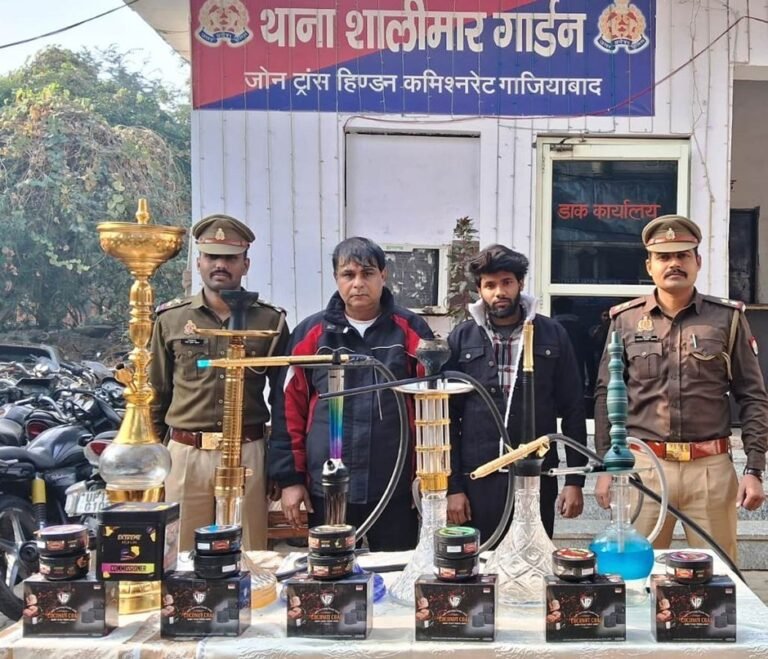 कैफे की आड़ में हुक्का बार का भंडाफोड़, मालिक-मैनेजर गिरफ्तार ‌