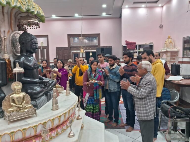 जैन तीर्थकर भगवान पार्श्वनाथ के जन्म कल्याणक पर भजन संध्या का आयोजन हुआ