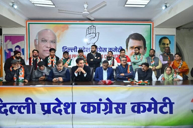 दिल्ली की जनता सहित इनके मंत्री, विधायक, पार्षद, नेता सबका अरविन्द केजरीवाल के प्रति मोह भंग हो चुका है।- देवेन्द्र यादव
