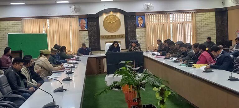 जिलाधिकारी की अध्यक्षता में आयोजित हुई सड़क सुरक्षा समिति की बैठक