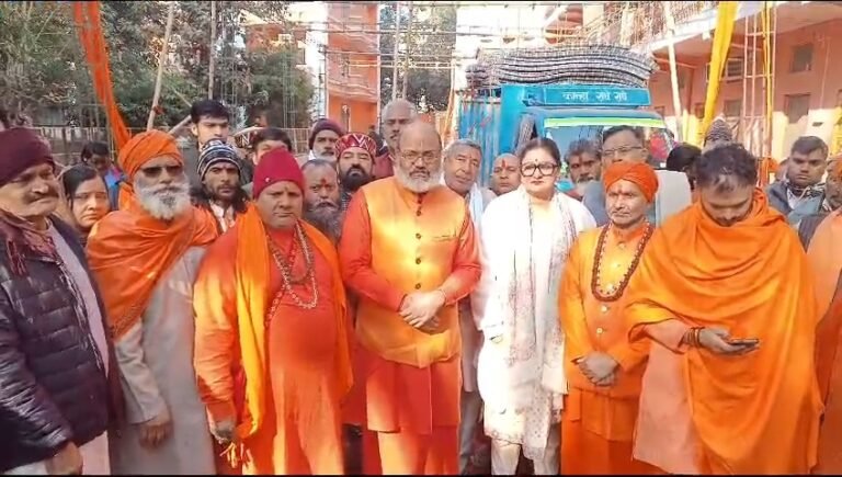 हरिद्वार में रोकी गई यति नरसिंहानंद की धर्मसंसद: बोले-सुप्रीम कोर्ट के जजों से पूछूंगा हम ऐसे ही मरते रहेंगे; कोर्ट मुझे जेल भेज दे, मैं तैयार हूं