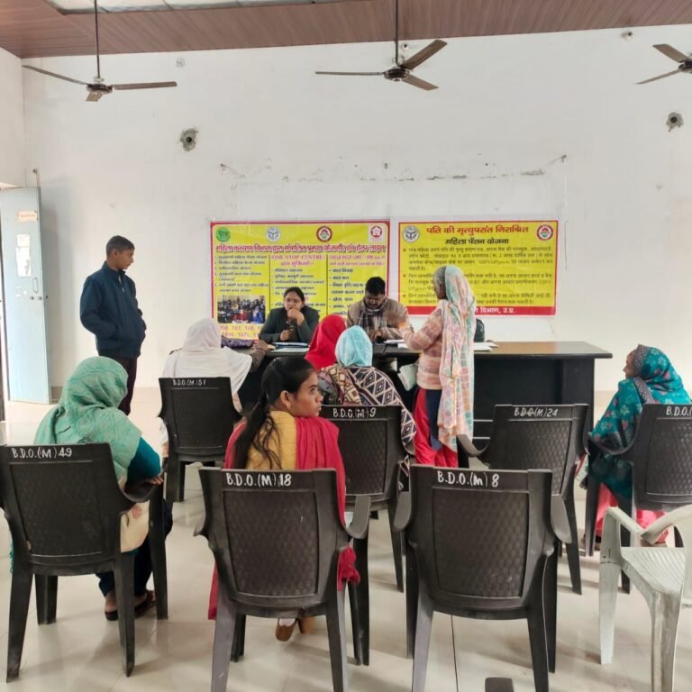 निराश्रित महिला पैंशन व मुख्यमंत्री  कन्या सुमंगला योजना, स्पॉन्सरशिप योजना से सम्बंधित जानकारी देने हेतु लगाया कैम्प