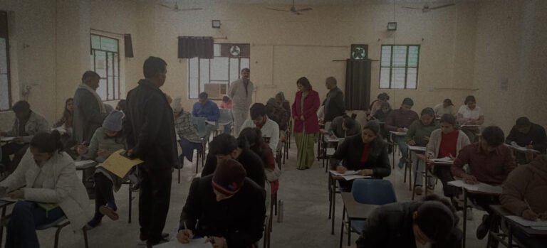 कुलपति ने किया परीक्षा केंद्र का निरीक्षण