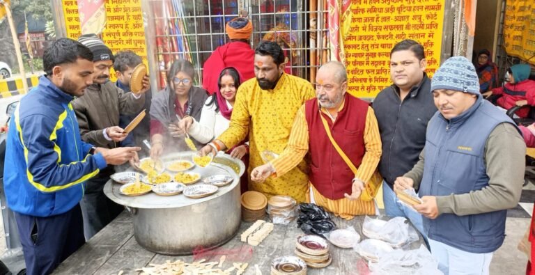 नये साल पर मां बगलामुखी मंदिर में पूजा-अर्चना कर भंडारे का आयोजन किया