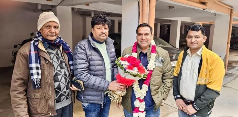 चोला फ़िल्म के निर्देशक अतुल गर्ग का गुलमोहर में हुआ स्वागत